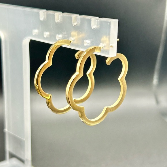 Clover Leaf 18K Gold Plated Shaped Earrings - Picture 1 of 3
